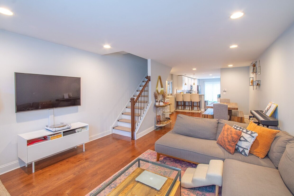 Beautiful Point Breeze Townhome - Beautiful Point Breeze Townhome