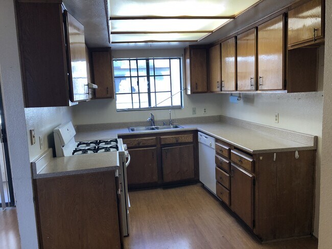 Building Photo - 1234 Orange Grove Ave