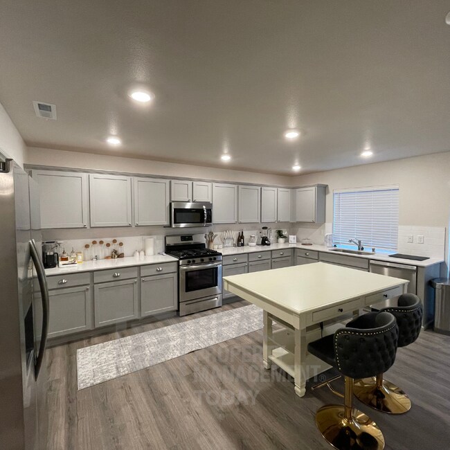 Building Photo - Stunning 4 Bedroom Home in Graham!