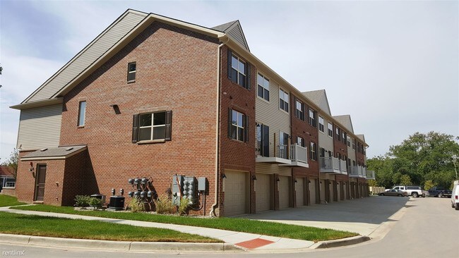Foto del edificio - 13050 Woodridge Cir
