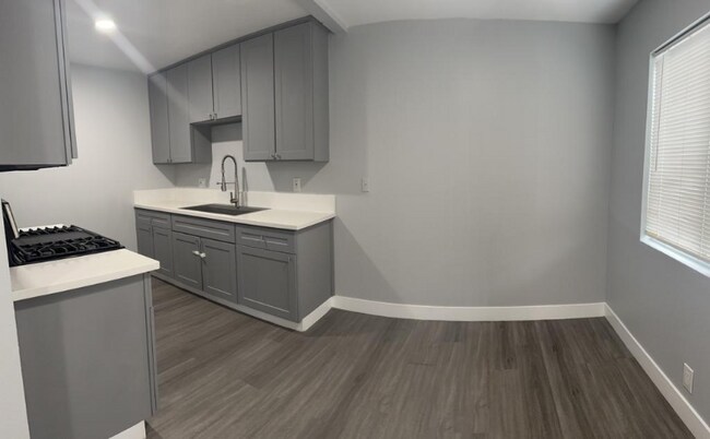 Foto del edificio - 16121 Clark Ave