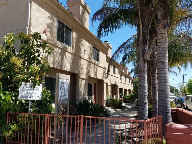 Close to shopping! - 60 Casa St