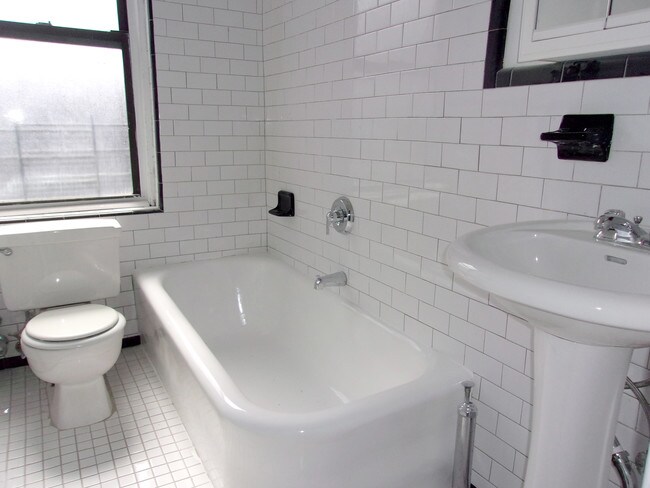 Foto del edificio - 4865 Broadway
