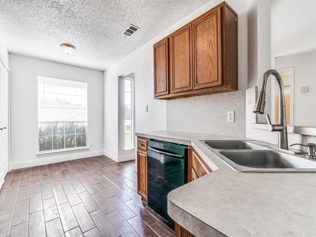 Foto del edificio - 514 Meadow Ln