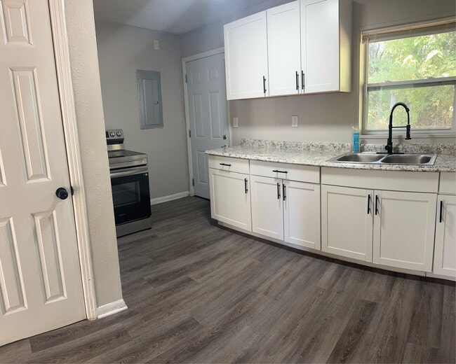 Building Photo - 2603 Beaverbrook Pl