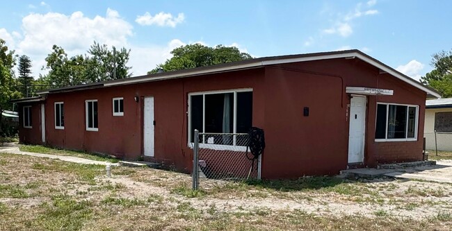 Photo - Large 4-2 House