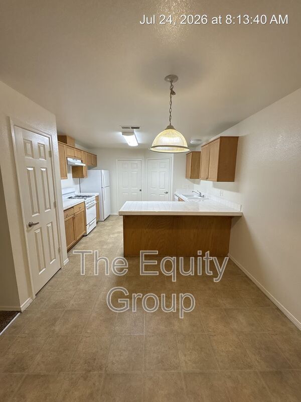 Building Photo - 4223 W Walnut Ave