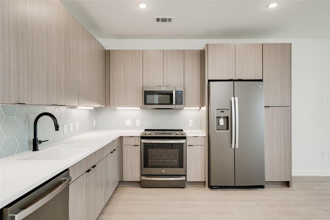 Building Photo - 4802 S Congress Ave