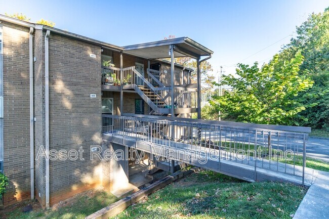 Foto del edificio - 407 Canberra Dr