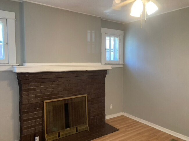 Foto del edificio - 6814 Primrose Ave