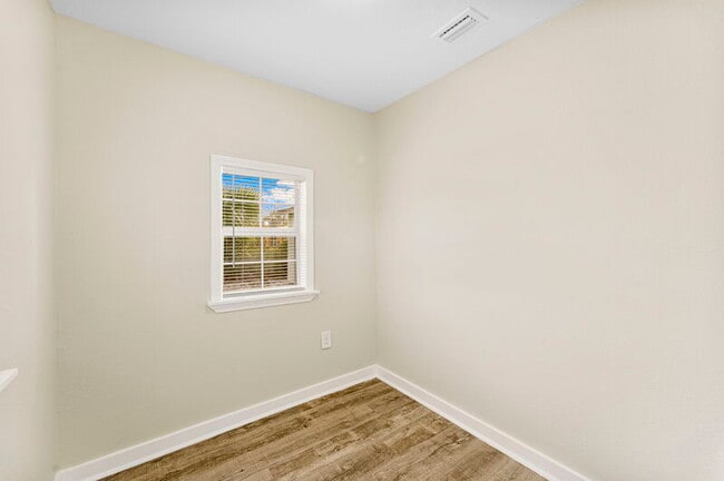 Foto del edificio - 1020 E 14th St