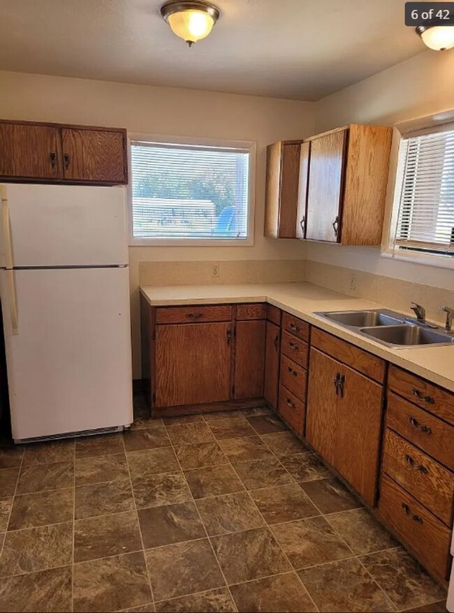 Building Photo - L7ER