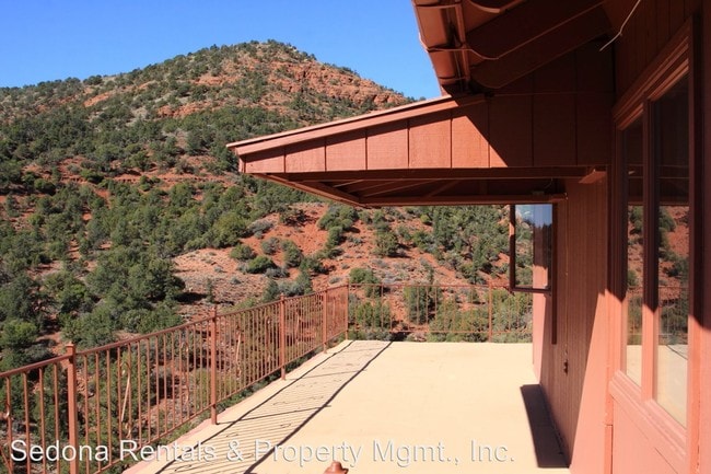 Building Photo - 3 br, 3 bath House - 1700 S. Palisades