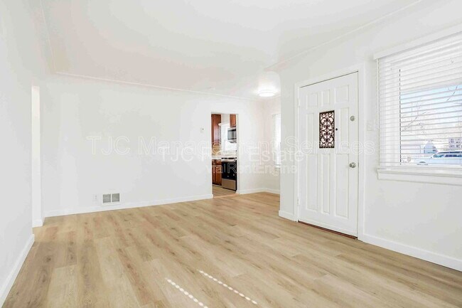 Foto del edificio - 1741 Newark St