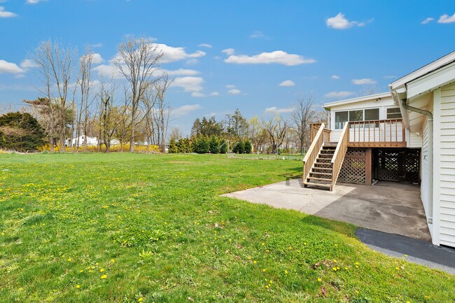 Building Photo - 34 Manor Dr