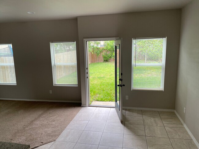 Living room - 11103 Belair Dr