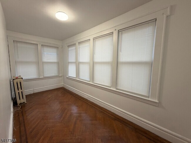 Foto del edificio - 205 Chancellor Ave