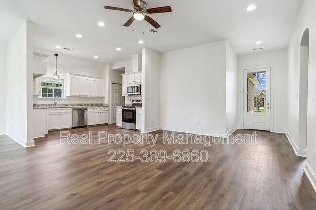 Foto del edificio - 7744 Cedar Trail Dr