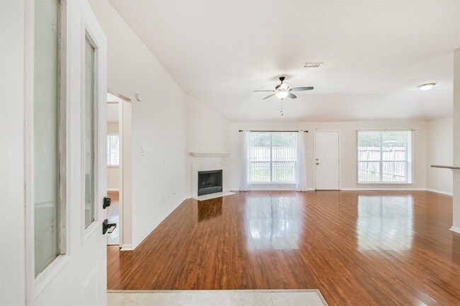 Foto del edificio - 4119 Hermitage Hollow Ln