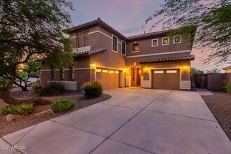 Building Photo - 570 E Raven Ct