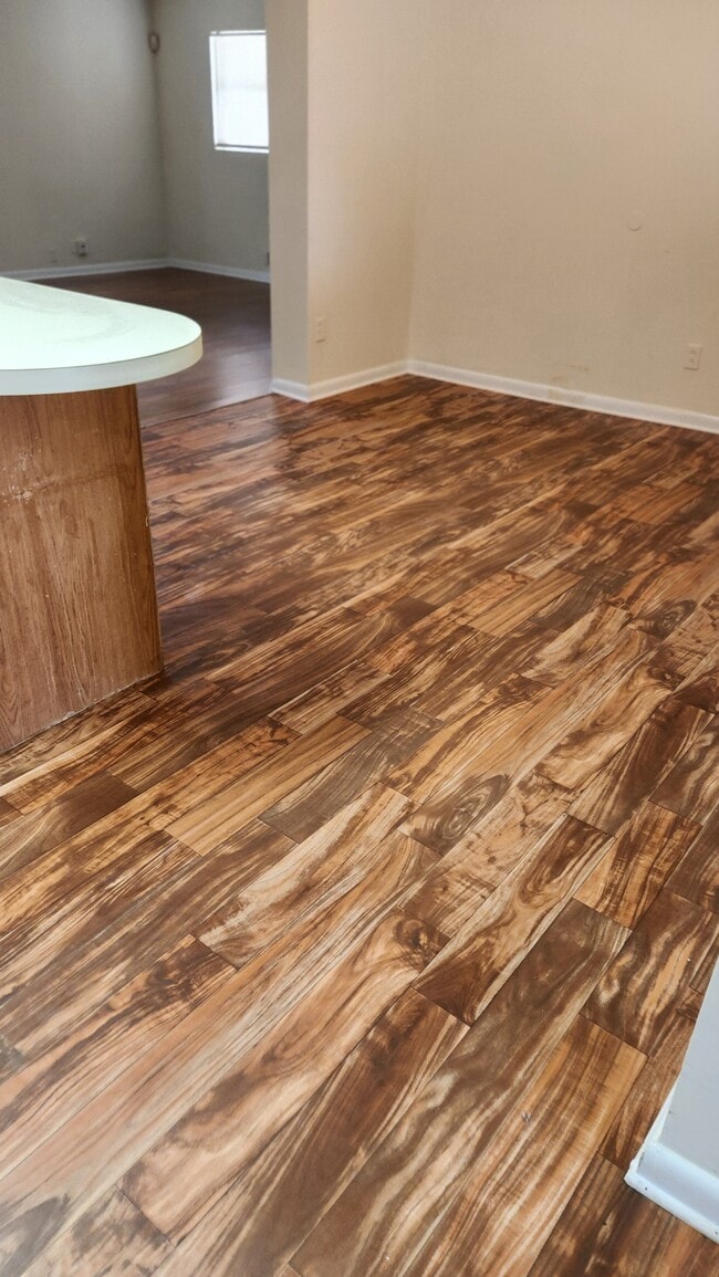 Foto del edificio - 5813 Rover Dr