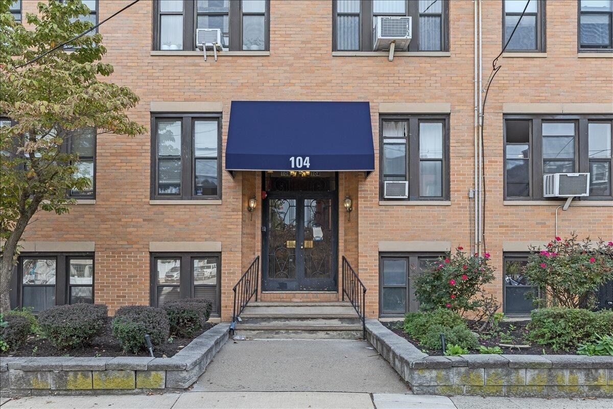 Foto principal - 104 Palisade Ave