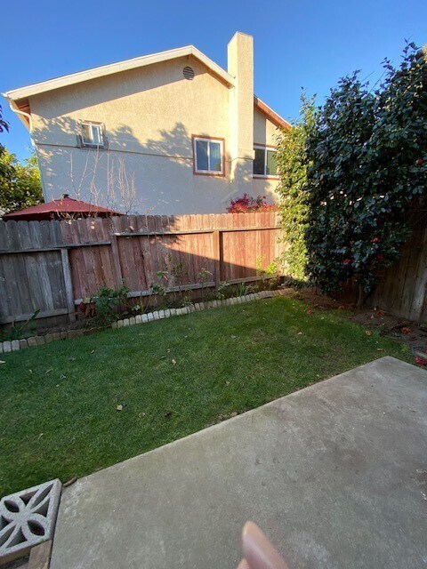 Foto del edificio - 1819 Marshallfield Ln