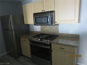 Building Photo - 8250 N Grand Canyon Dr