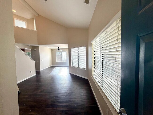 Foto del edificio - 661 Mockingbird Ln