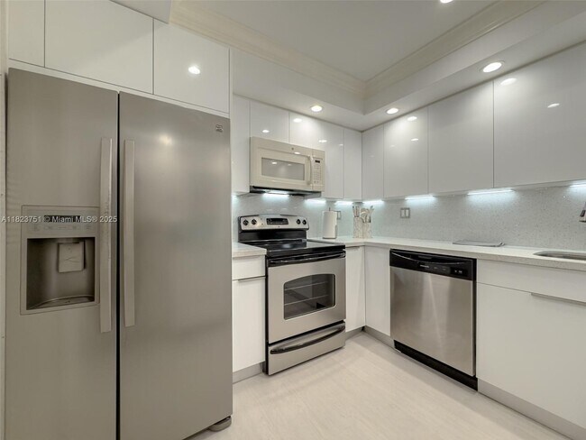 Building Photo - 250 NE 181st St