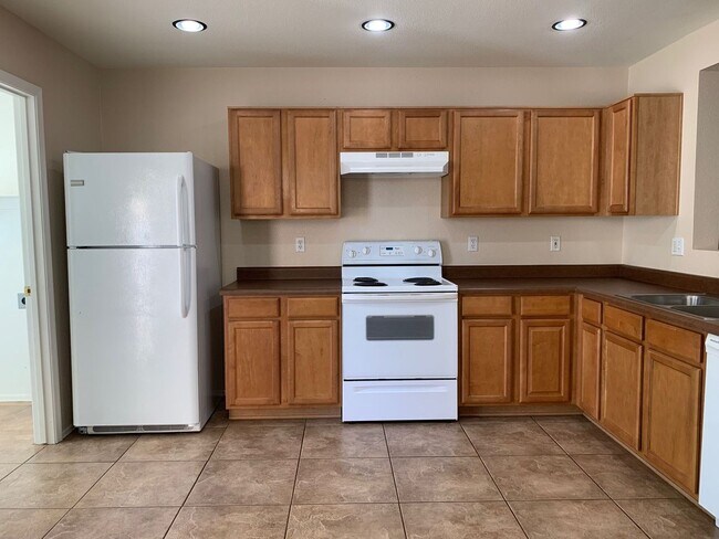 Foto del edificio - 3 Bed - 2 Bath - 1360 Sq. Ft. - Ray Ranch ...