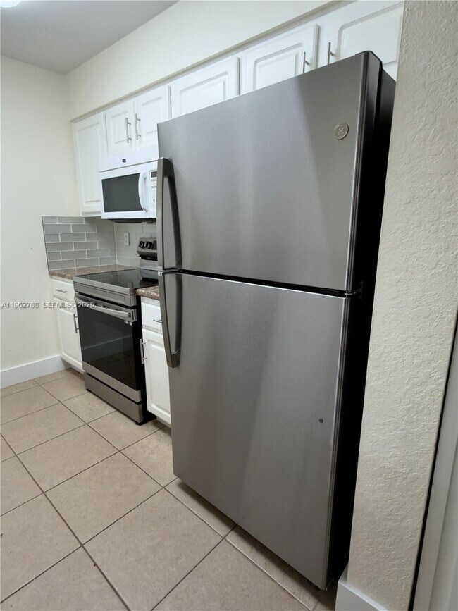 Foto del edificio - 2811 N Oakland Forest Dr