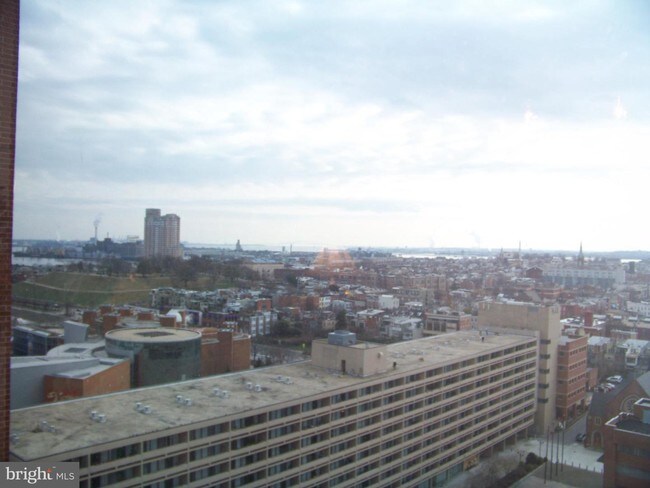 Building Photo - 10 E Lee St