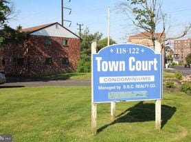 Building Photo - 122 E Moreland Ave