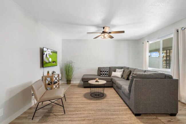 Building Photo - Chic Scottsdale Apt 3 |FashionSquare|OldTo...