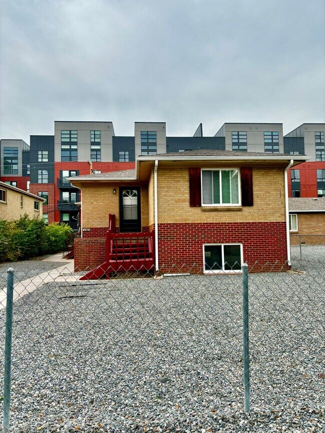 Building Photo - 2345-2347 S Race St