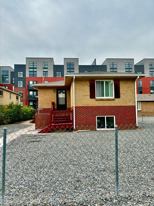 Building Photo - 2345-2347 S Race St