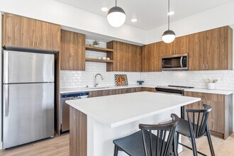 Building Photo - Westland Townhomes