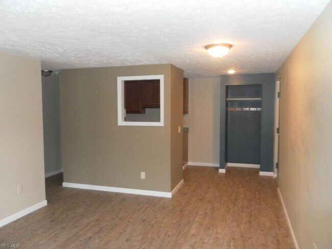 Building Photo - 930 Hostetler Rd