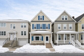 Building Photo - 212 Erie St