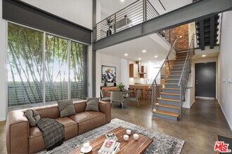 Building Photo - 1220 N Orange Grove Ave