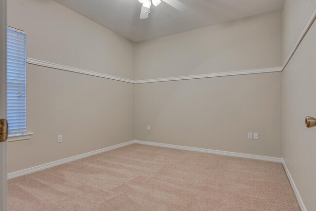 Building Photo - 110 Brookmeade Dr