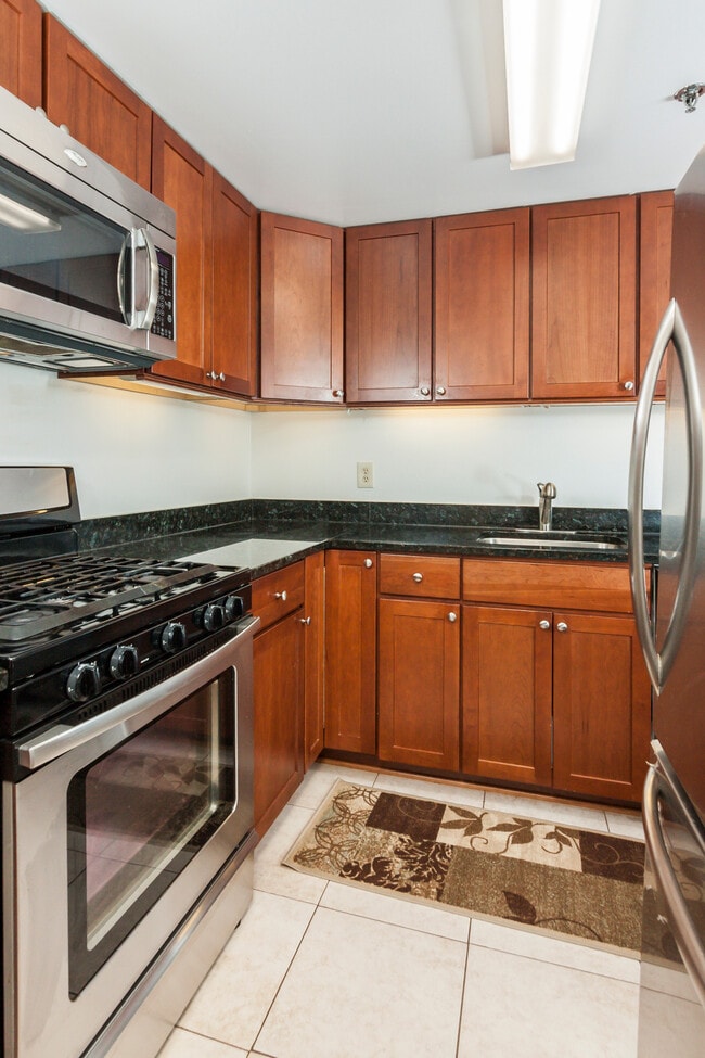 Kitchen - 4808 Moorland Ln