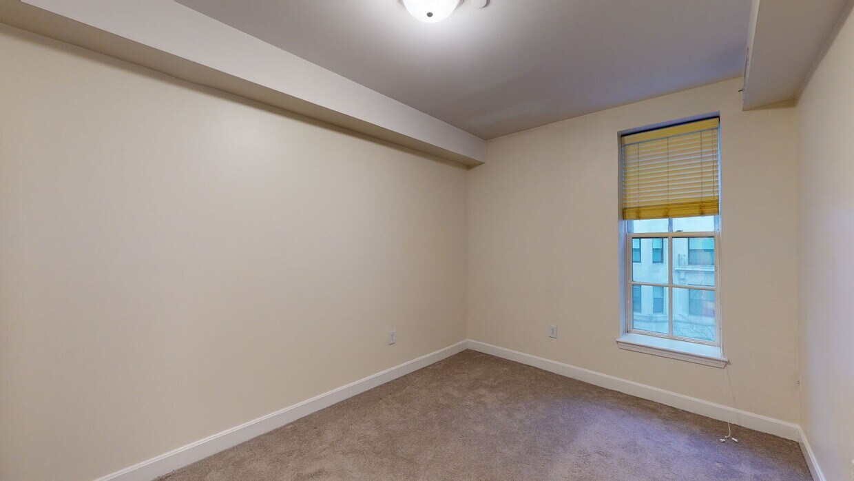 Building Photo - 209 W Canton St