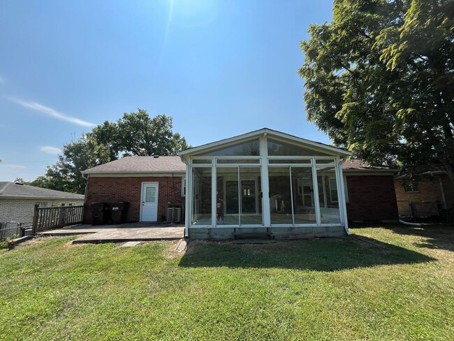 Building Photo - 578 Grandin Ave