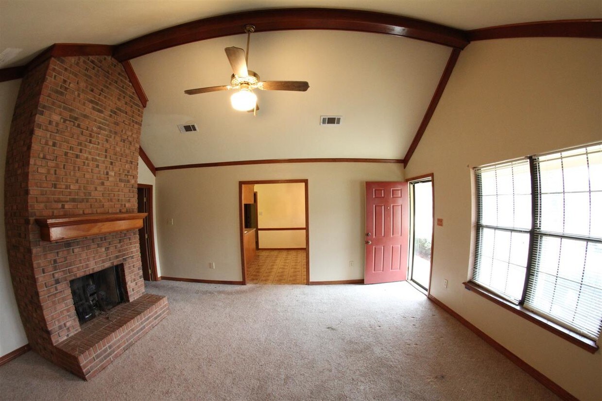 Building Photo - 216 Beaver Creek Dr