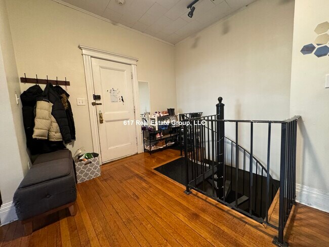 Building Photo - 18 Euston St