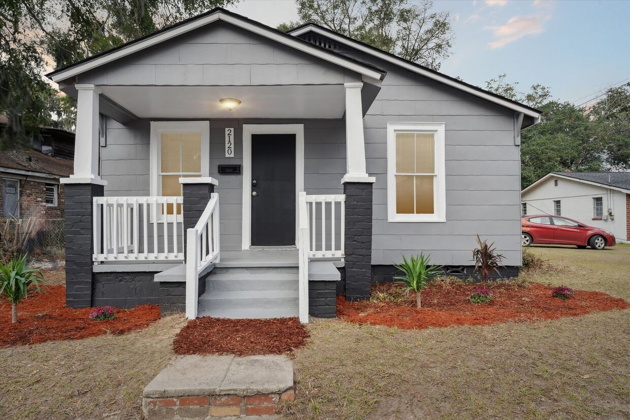 Foto principal - Large 3BR/1BA East Savannah House For Rent