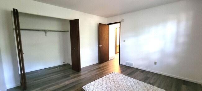Foto del edificio - Great location on Airport Rd