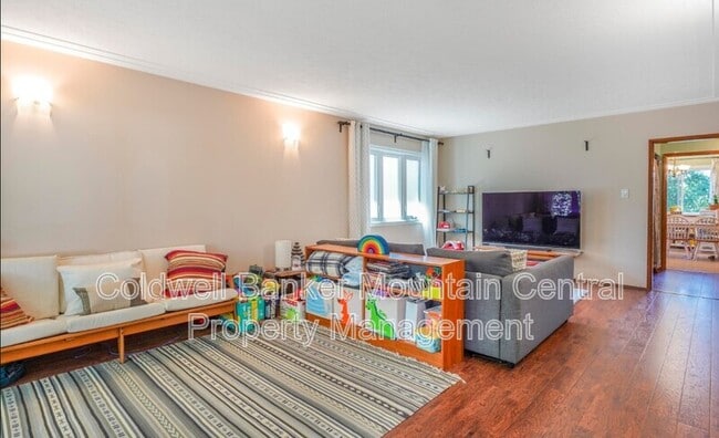 Building Photo - 11628-11691 91 St NW